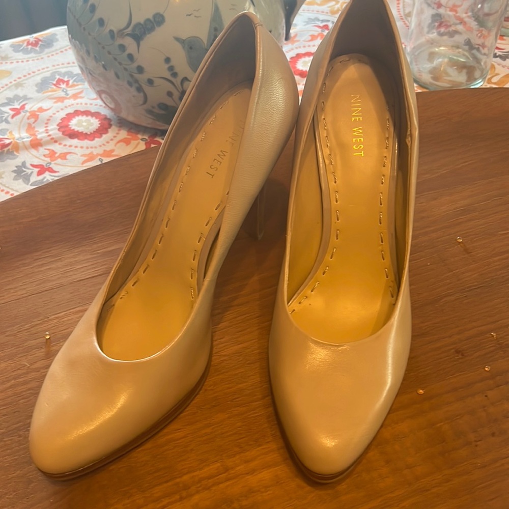 Beautiful tan leather  heels